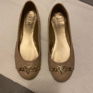 Beige guess falts